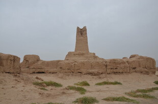 沙漠中的古老烽火台