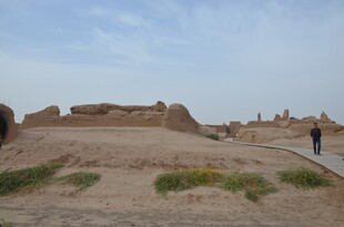 沙漠中的古老遗迹