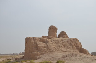 沙漠中的古老遗迹