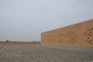 沙漠中的镂空艺术建筑