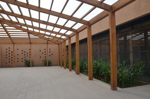 现代木质采光廊架空间