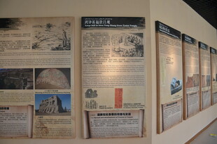 历史展览墙展示珍贵资料