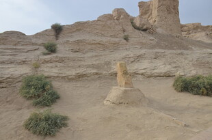 沙漠中的古老遗迹景观