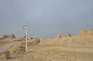 沙漠中的古老遗迹景观