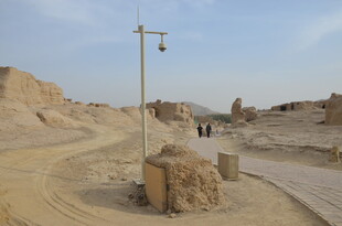 沙漠中的古老遗迹景观