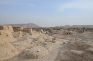 沙漠中的古老遗迹景观