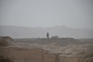 沙漠中的远足者