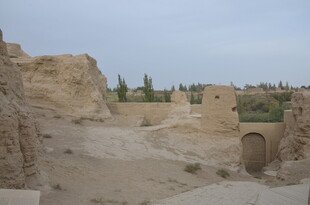 古老沙漠中的残垣断壁