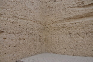 粗糙石墙室内角落场景