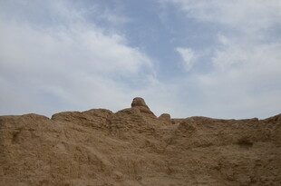 沙漠中的古老建筑遗迹