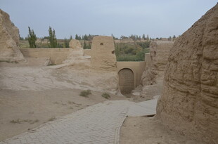 古老沙漠中的残垣断壁