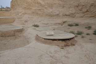 沙漠中的古老石制遗迹