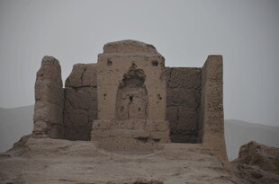 古老沙漠中的神秘建筑遗迹