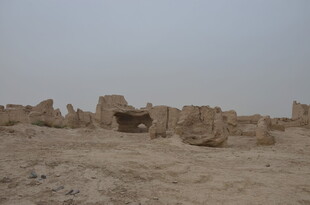 沙漠中的古老遗迹