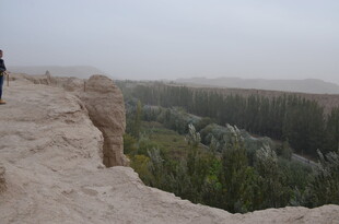 悬崖边的观景者