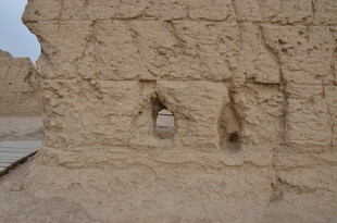 古老土墙的岁月痕迹