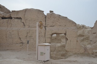 古老遗迹中的神秘物件