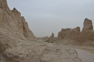 荒漠中的奇特土林景观