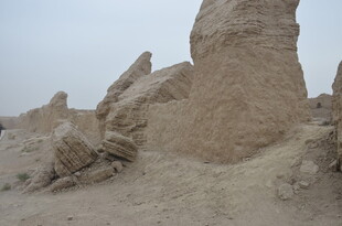 沙漠中的奇特岩石景观