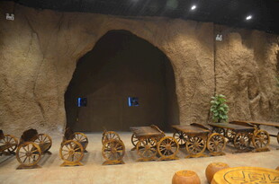 古代洞穴场景展示