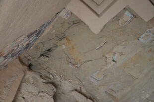 墙面破损剥落景象