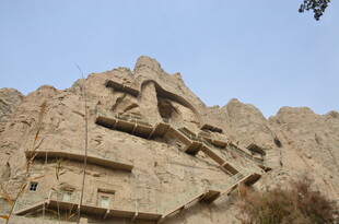 壮观山体雕刻景观