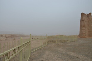 沙漠中的古老建筑遗迹