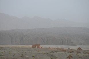 沙漠中的朦胧景象