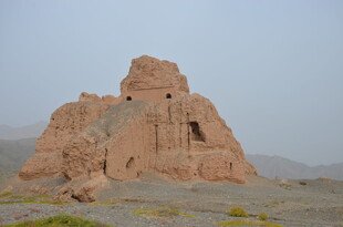 沙漠中的古老神秘建筑