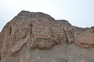 荒凉嶙峋的独特山体景观