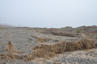 荒凉戈壁地貌景观