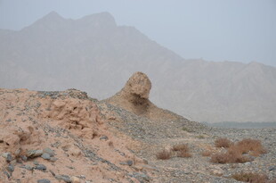 沙漠中的奇特岩石景观