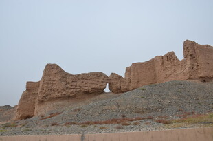 古老壮观的沙漠城堡遗迹