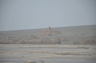 荒漠中的古老建筑遗迹