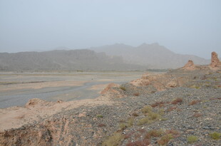 荒凉旷野中的古老遗迹