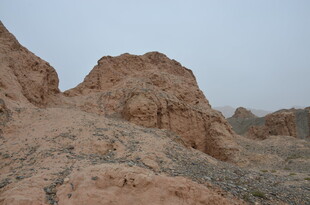 荒凉壮观的红色山丘地貌