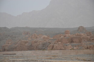 沙漠中的古老建筑遗迹