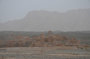 沙漠中的古老建筑遗迹