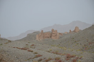 沙漠中的古老建筑遗迹