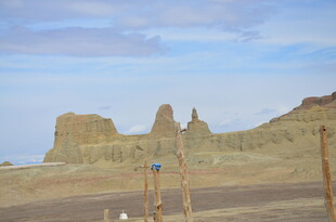 沙漠中的奇特土林景观