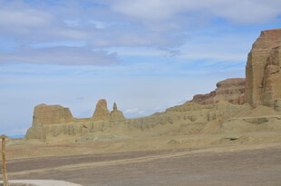 荒凉戈壁独特地貌景观