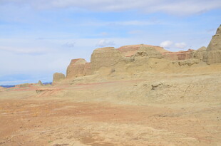 荒凉壮阔的沙漠地貌景观
