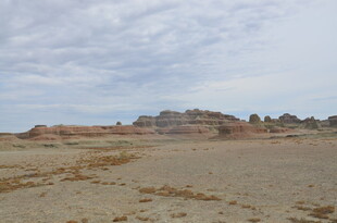 沙漠中的古老建筑遗迹