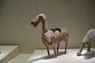 古代陶制马形文物展品