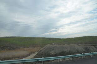 公路边的开阔自然风景