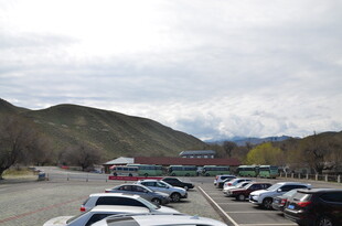 山景旁的停车场