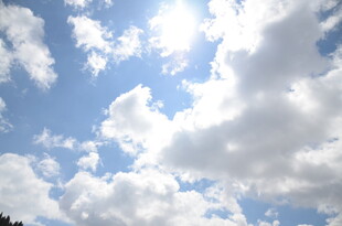蓝天白云 阳光穿透云层