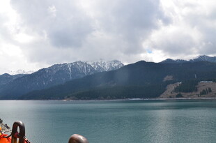 湖畔美景 远山近水赏风光