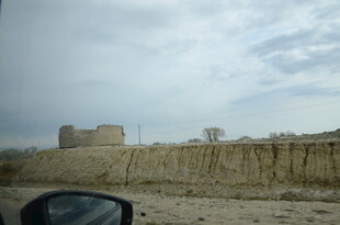 荒漠中的古老建筑景观