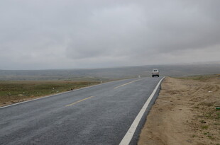 公路上的孤独行驶